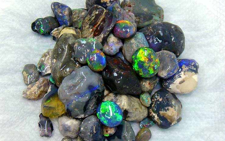 rough black opal